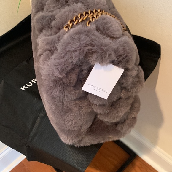 Kurt Geiger London Kensington XXL Quilted Faux Fur Shoulder Bag - Picture 7 of 17